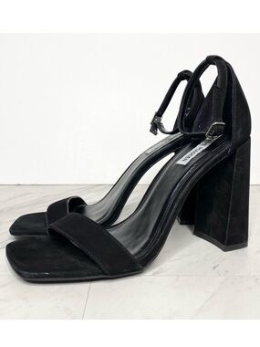 Steve Madden Tiaa Square Toe Black Suede Block Heel Sandal 10M